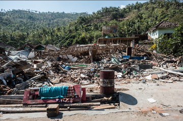 Zniszczenia na wyspie Lombok