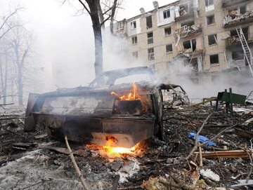 Zniszczenia powstałe w wyniku zmasowanego rosyjskiego ataku rakietowego na Charków