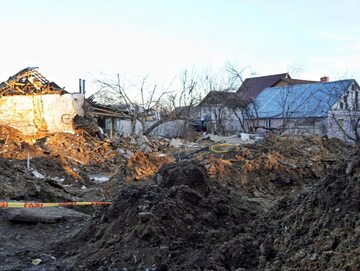 Zniszczenia w Chersoniu, 26 grudnia. Wolontariusze z Odessy przywieźli pomoc humanitarną i prezenty noworoczne dla mieszkańców