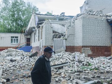 Zniszczenia w jednej z miejscowości nieopodal Charkowa. Zdjęcie wykonano 9 maja.