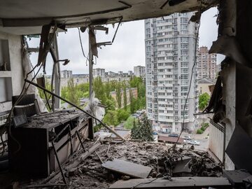 Zniszczenia w Kijowie po ataku dronów w nocy z 7 na 8 maja
