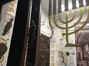 Zniszczenia w synagodze w Gdańsku
