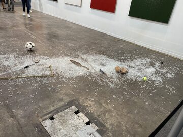 Zniszczona instalacja Gabriela Rico