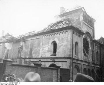 Zniszczona synagoga w Berlinie, 10 listopada 1938