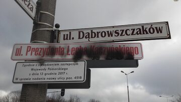 Zniszczona tablica Lecha Kaczyńskiego