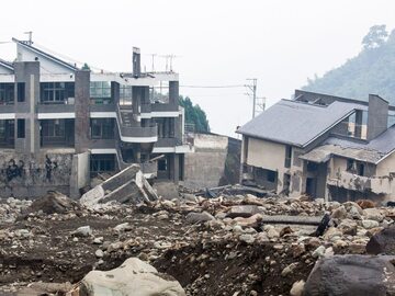 Zniszczone budynki po trzęsieniu ziemi/zdj. poglądowe