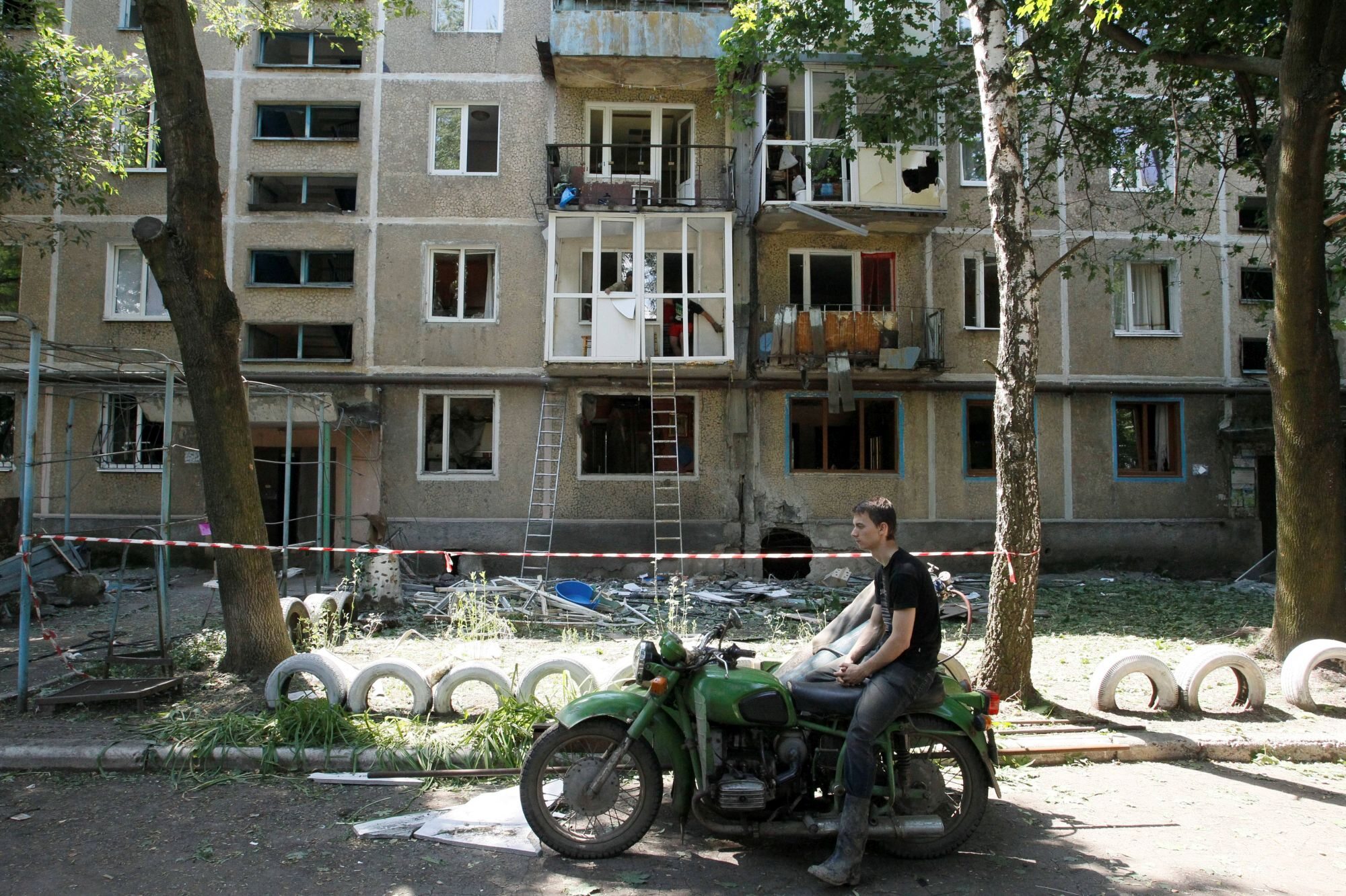 Zniszczone osiedle w Doniecku