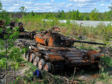 Zniszczone rosyjskie pojazdy opancerzone w okolicach Kijowa, 29 maja