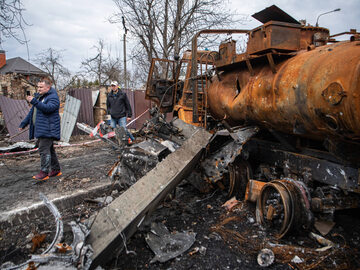 Zniszczone rosyjskie pojazdy w Irpieniu