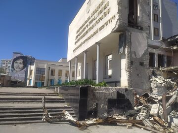 Zniszczony budynek charkowskiego uniwersytetu
