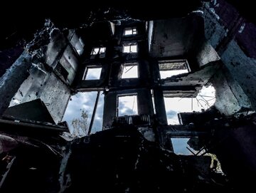 Zniszczony budynek mieszkalny w miejscowości Archanhelśkew obwodzie chersońskim