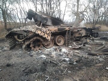 Zniszczony przez Ukraińców rosyjski czołg
