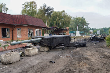 Zniszczony rosyjski sprzęt wojskowy w Izium, zdjęcie ilustracyjne