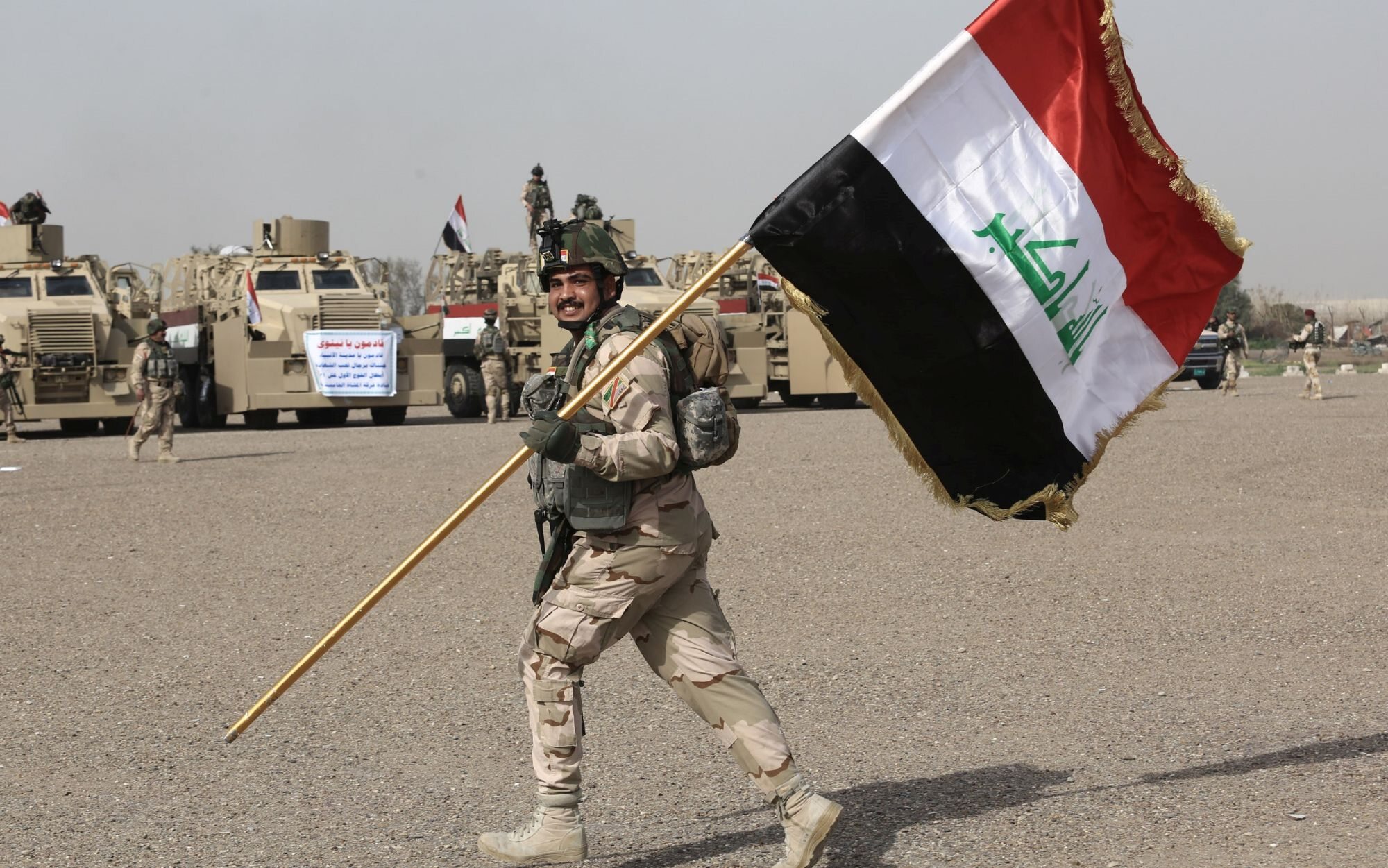 Żołnierz biorący udział w ofensywie na Mosul