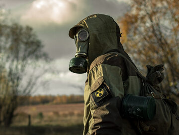 Żołnierz w masce gazowej, zdjęcie ilustracyjne