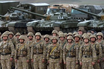 Żołnierze Kirgistanu w rejonie miasta Batken, wkrótce po zakończeniu walk z Tadżykistanem