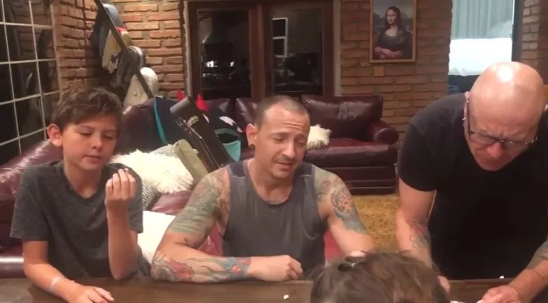 Chester Bennigton na nagraniu udostępnionym przez żonę