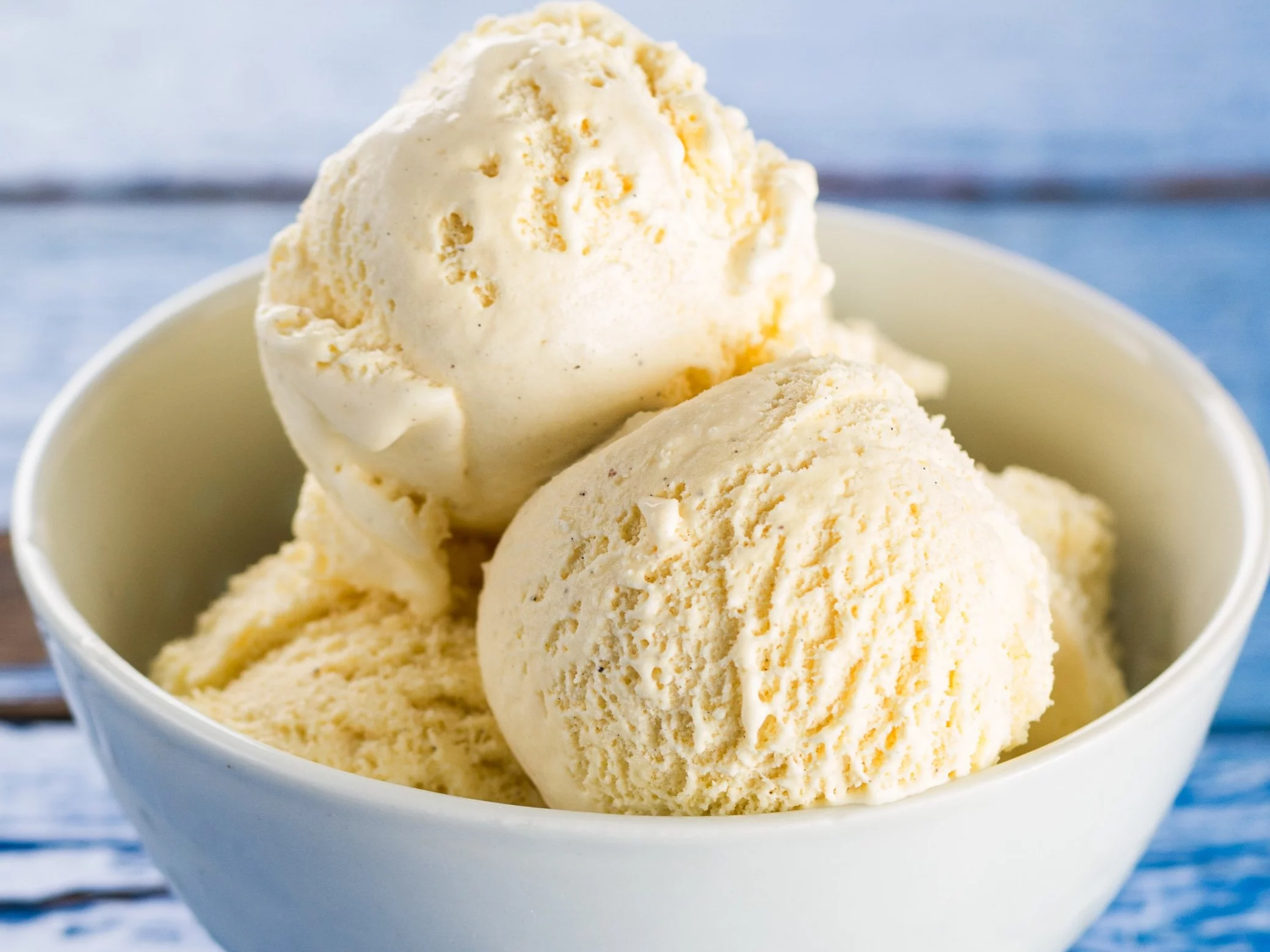 Lody w miseczce