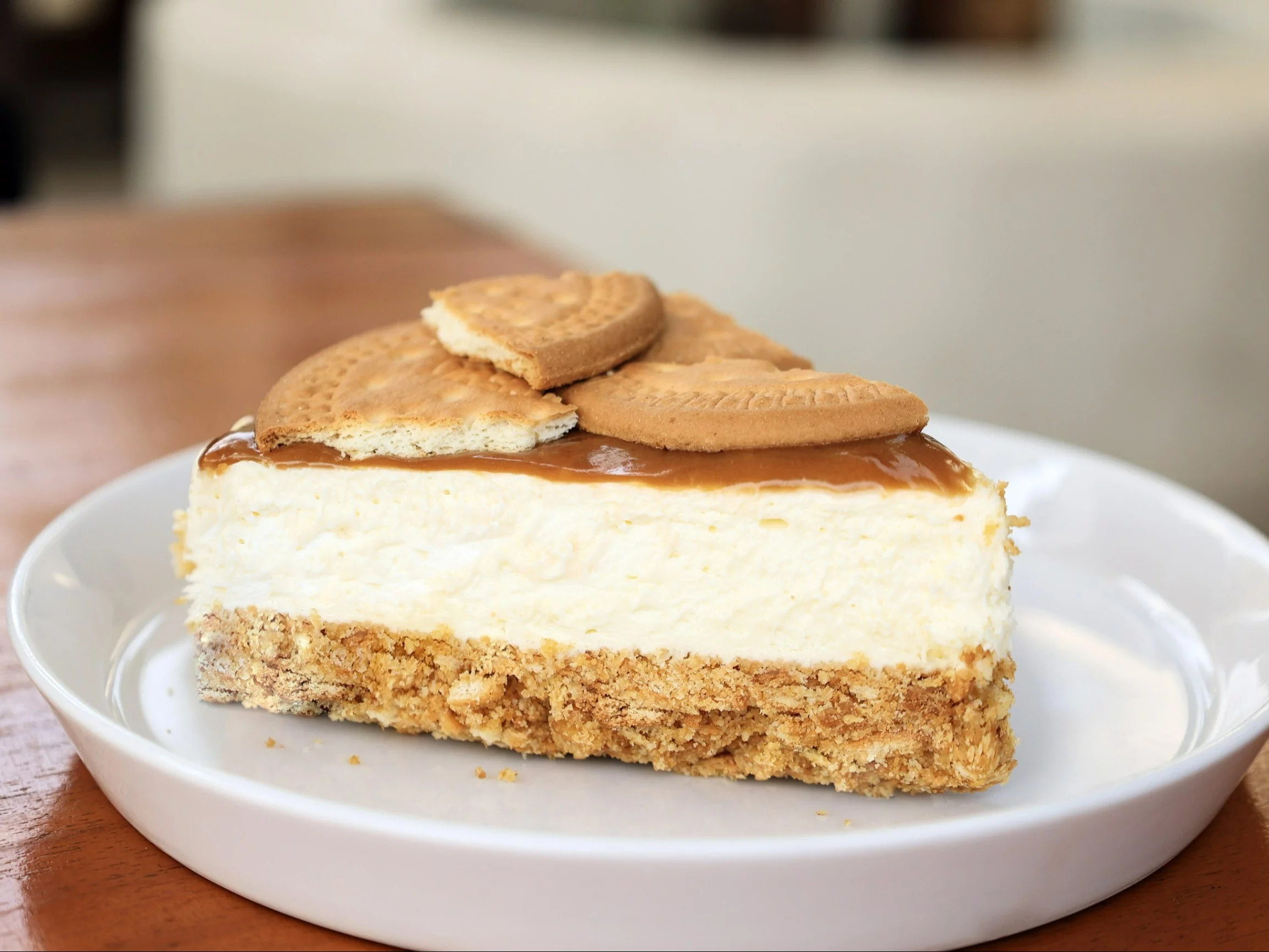 Sernik bez pieczenia na herbatnikach