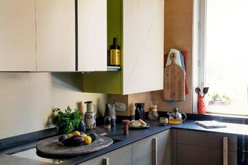 Zróżnicowana wysokość i głębokość szafek pozwoli na lepsze wykorzystanie miejsca w małej kuchni