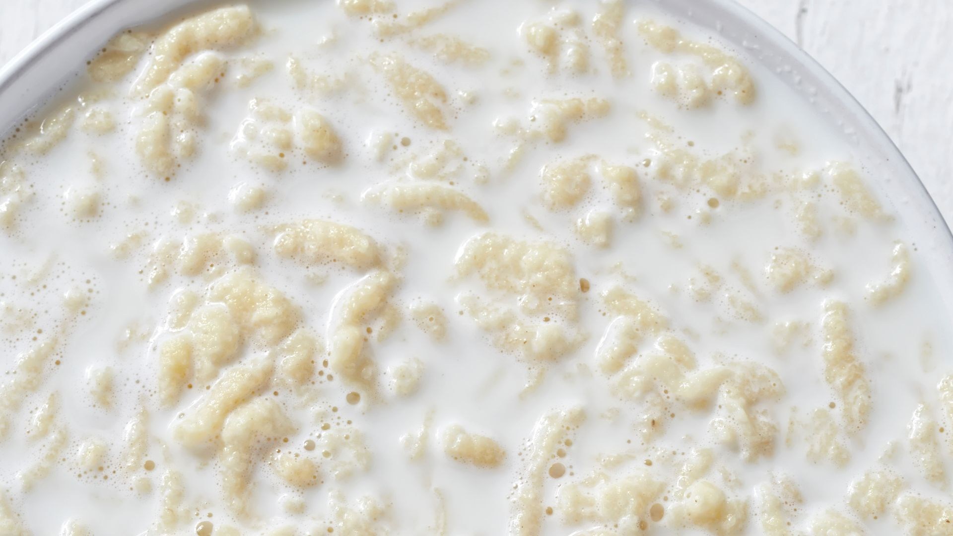 To był śniadaniowy hit PRL-u. Tę pyszną zupę z kluseczkami robię gwałtownie z 4 prostych składników