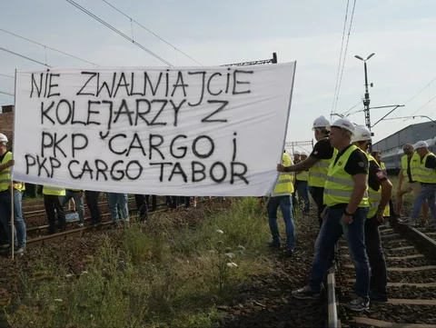 Protest na torach w Katowicach w obronie zwalnianych kolejarzy z PKP Cargo i Cargotabor
