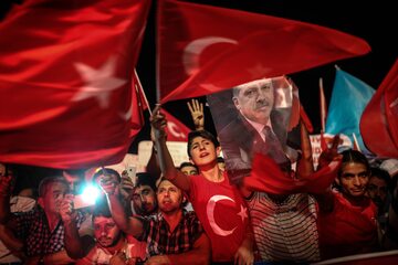 Zwolennicy Erdogana podczas demonstracji