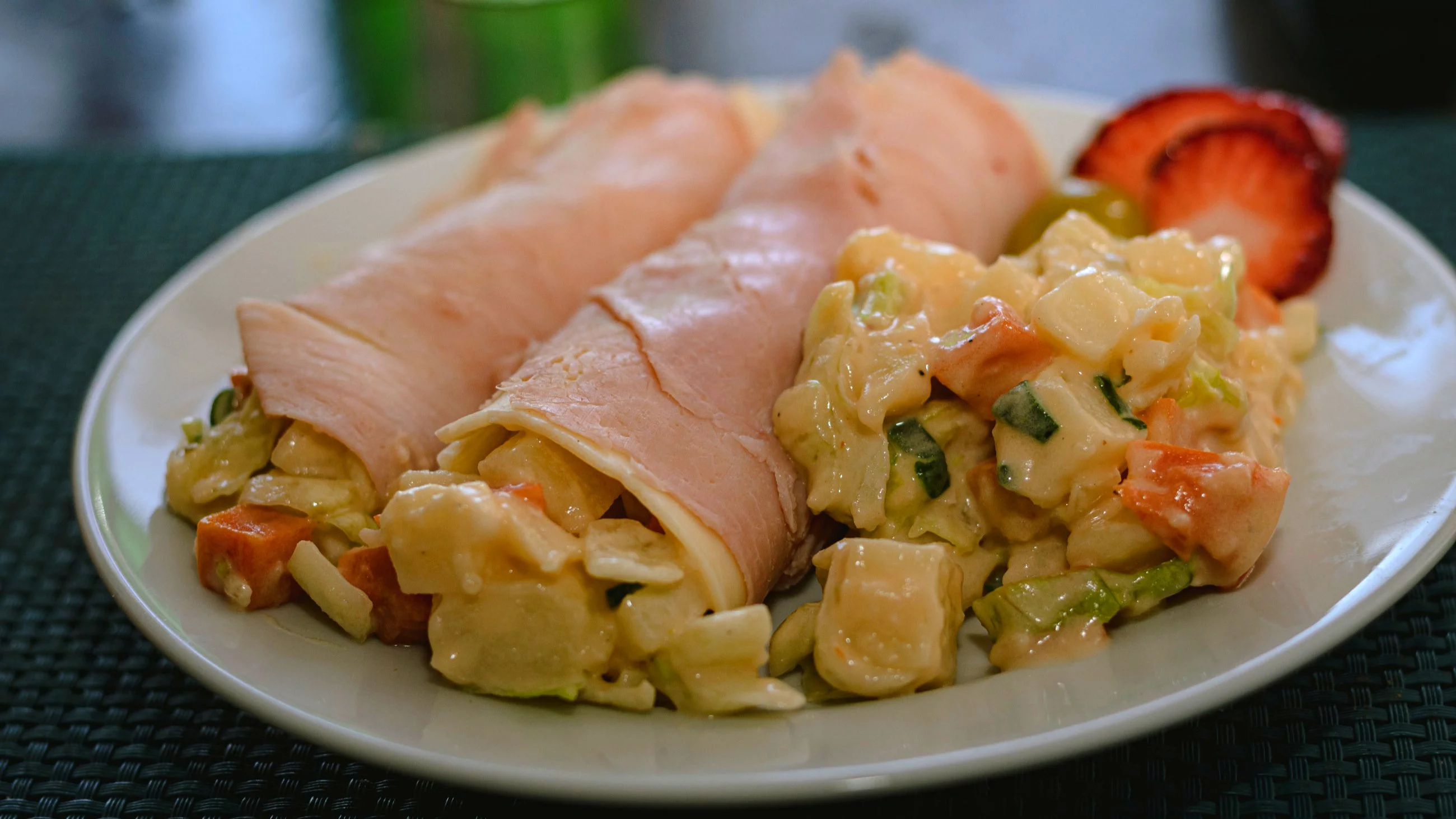 Roladki z sałatką jarzynową