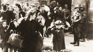Żydowska ludność cywilna schwytana podczas tłumienia powstania w getcie w Warszawie